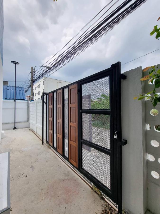 The Zai Apartment Ban Krathum Lom Exteriér fotografie